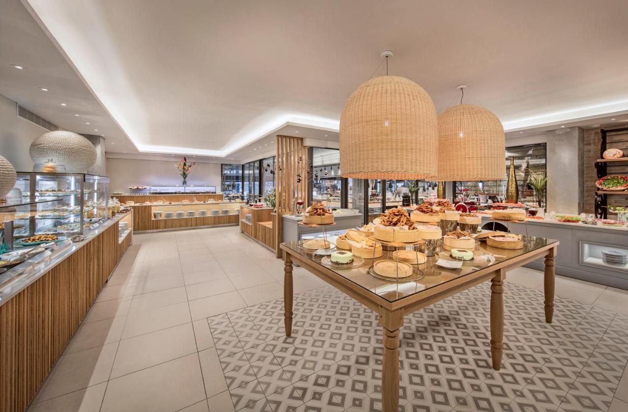 Constance Belle Mare Plage Luaran gambar The buffet at the hotel
