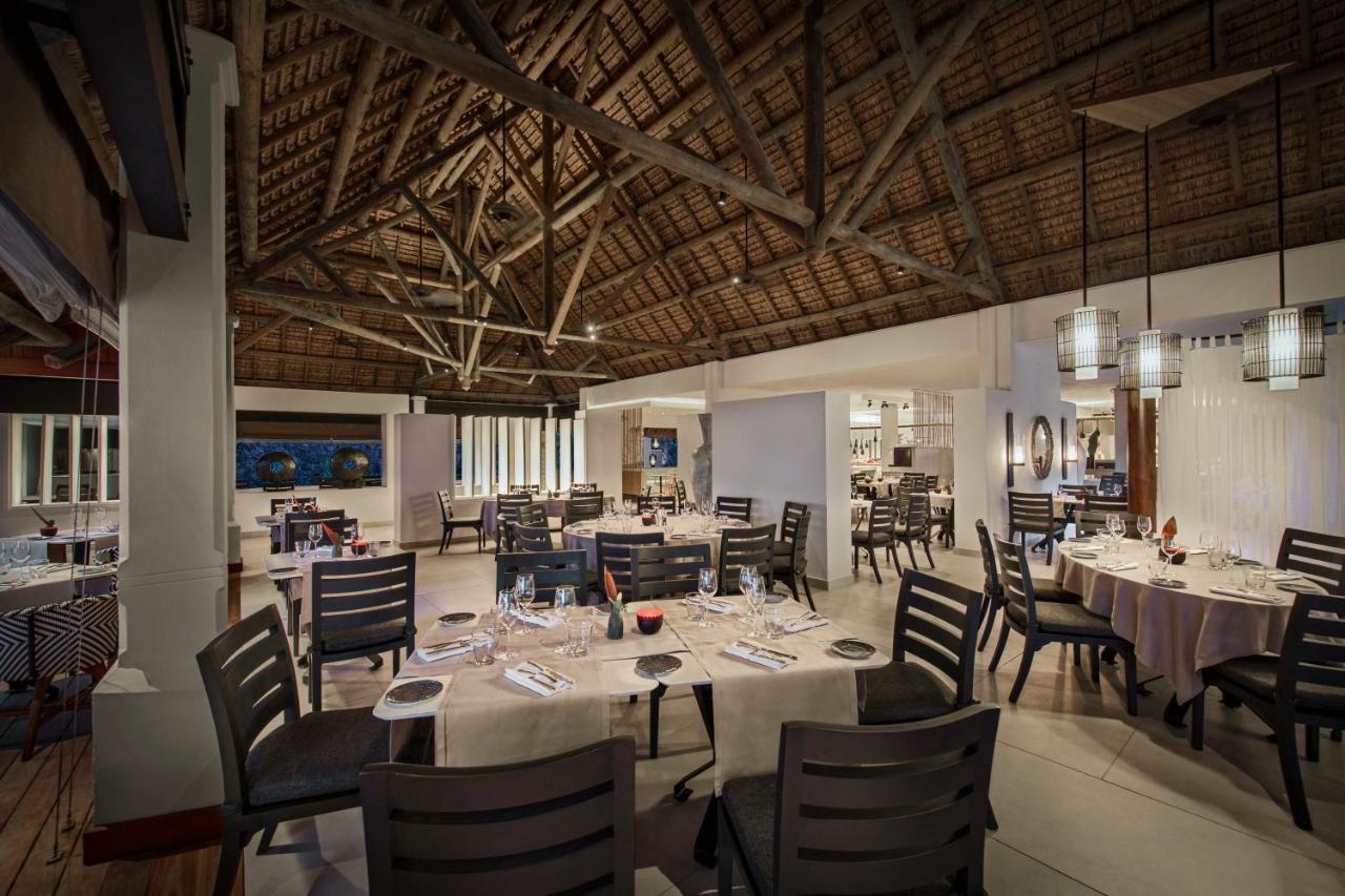 Constance Belle Mare Plage Luaran gambar The restaurant at the resort