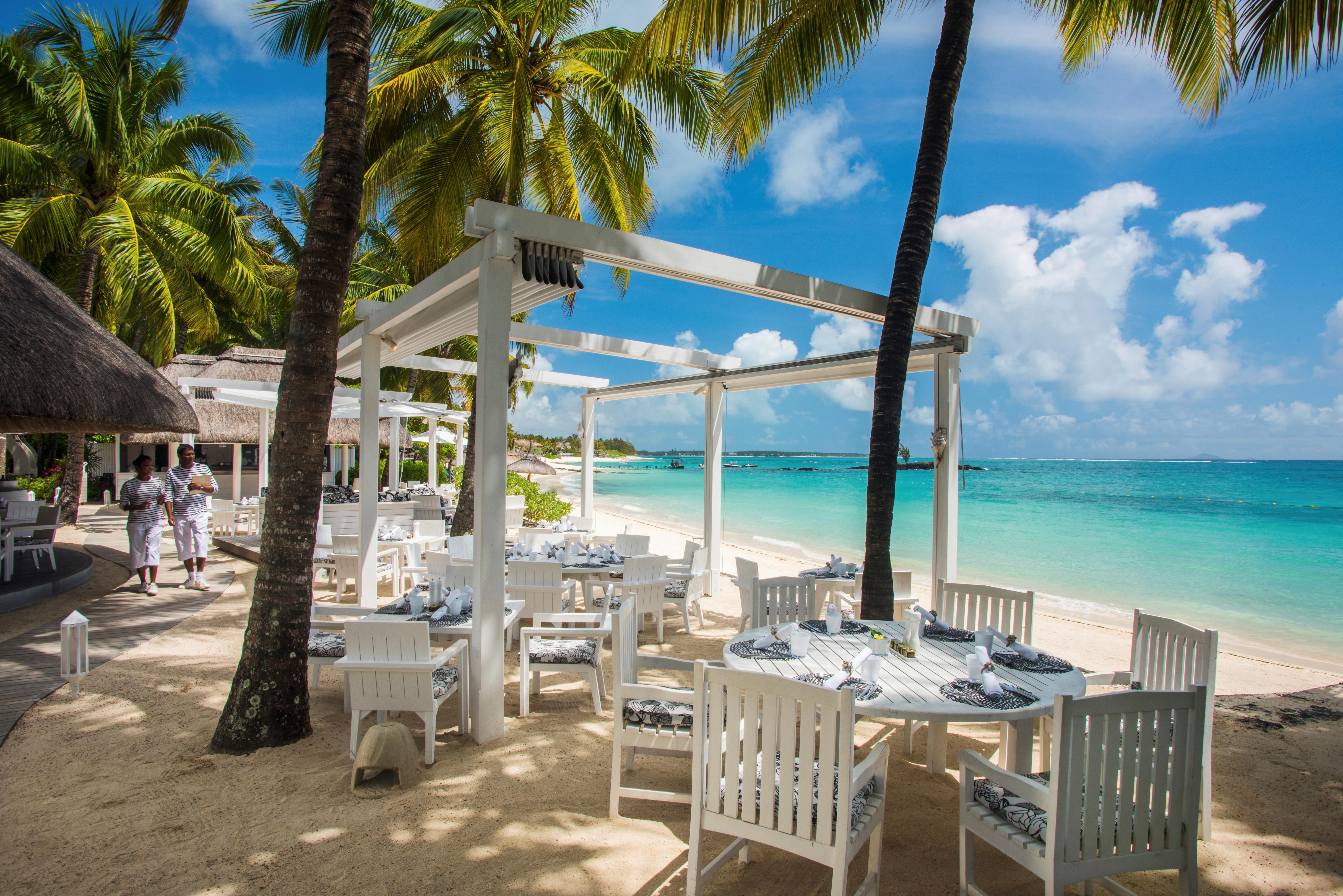 Constance Belle Mare Plage Luaran gambar Beachfront dining at Sandals South Coast