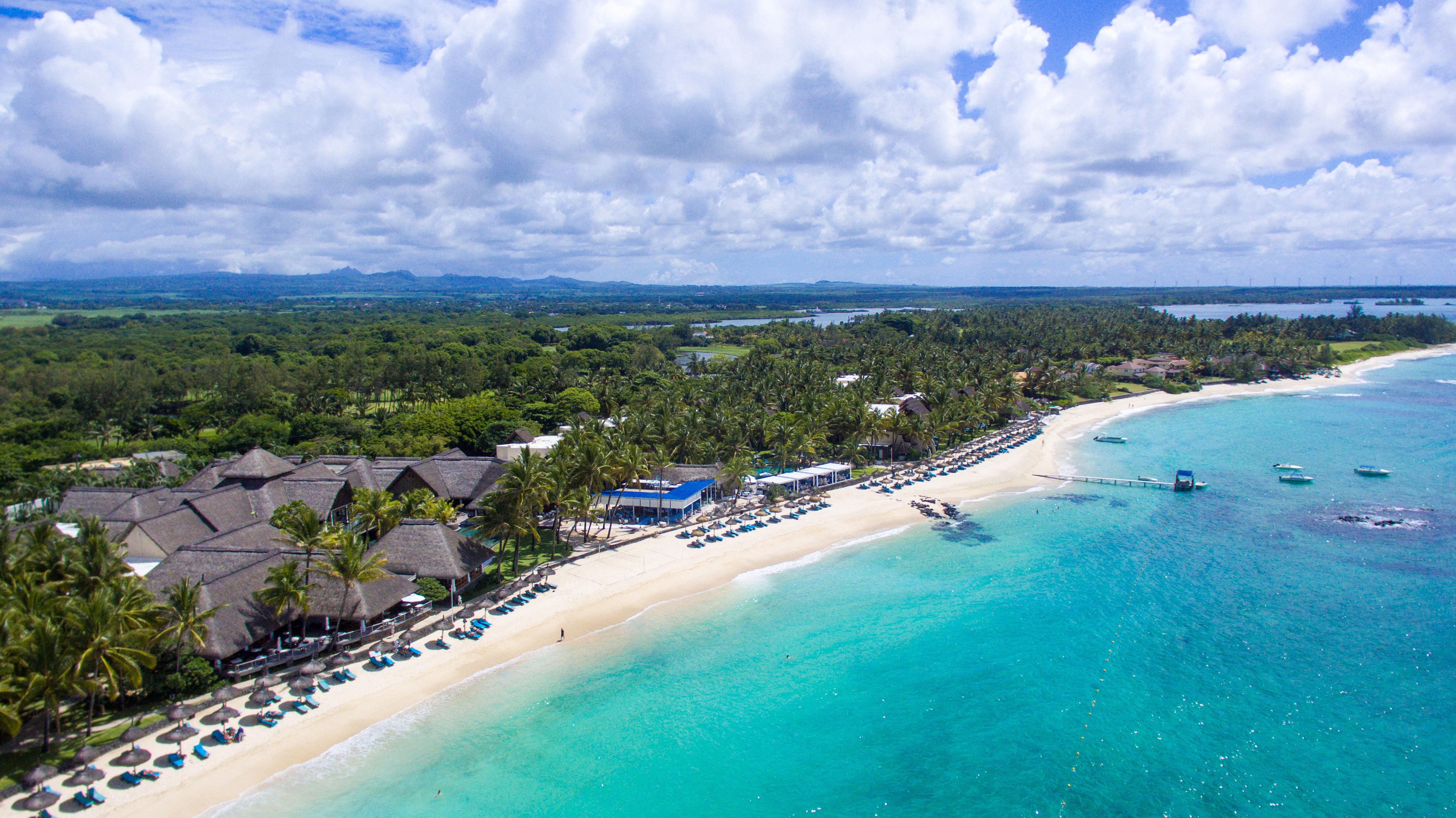 Constance Belle Mare Plage Luaran gambar Aerial view of the resort
