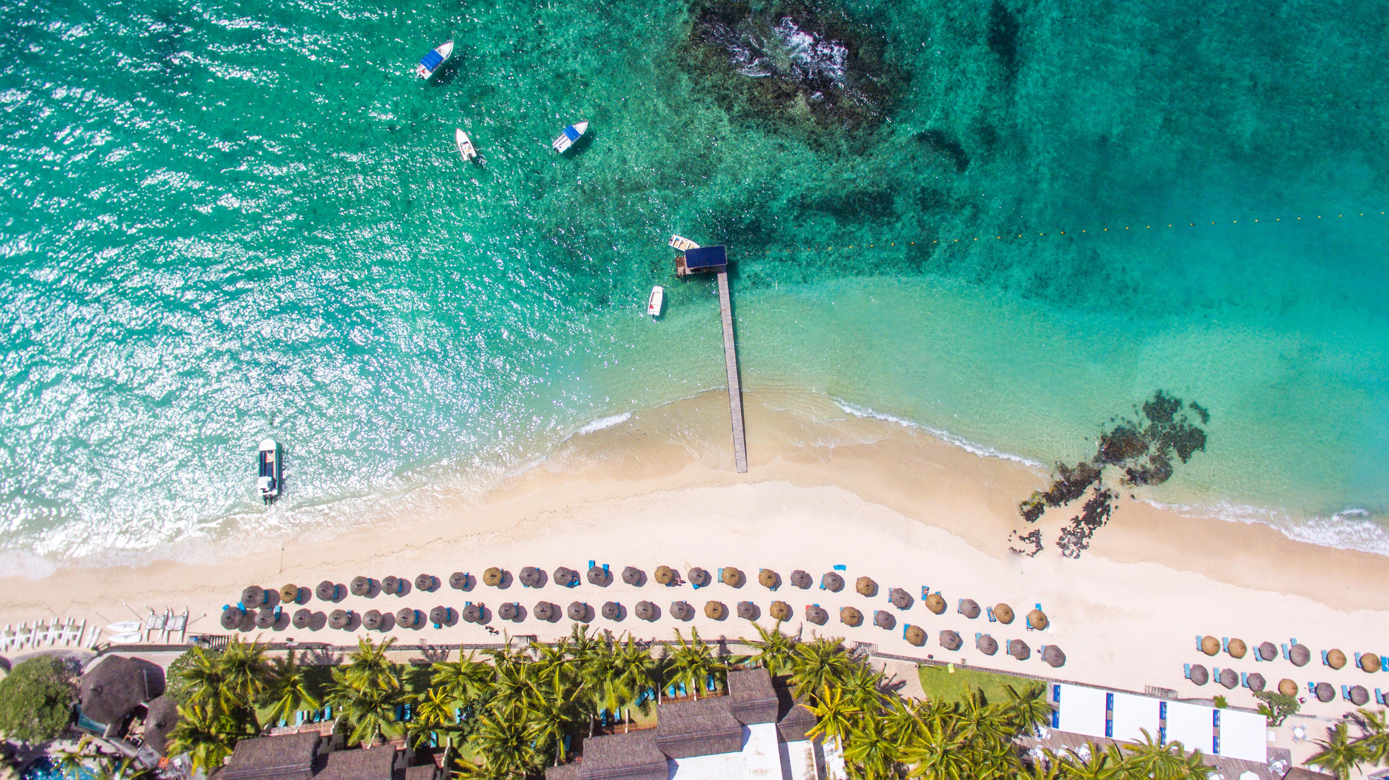 Constance Belle Mare Plage Luaran gambar Aerial view of the beach at the resort
