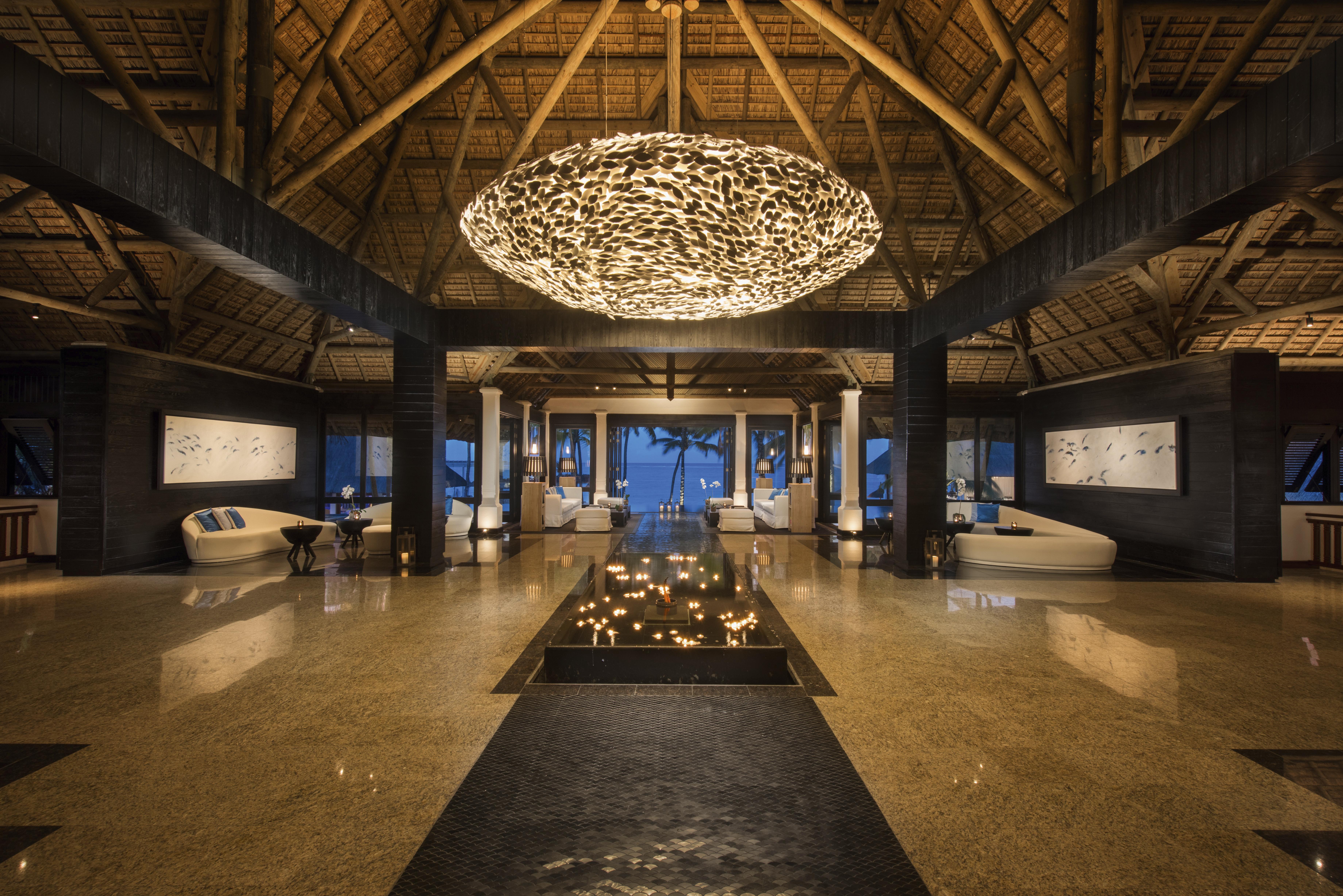 Constance Belle Mare Plage Luaran gambar The lobby of the resort