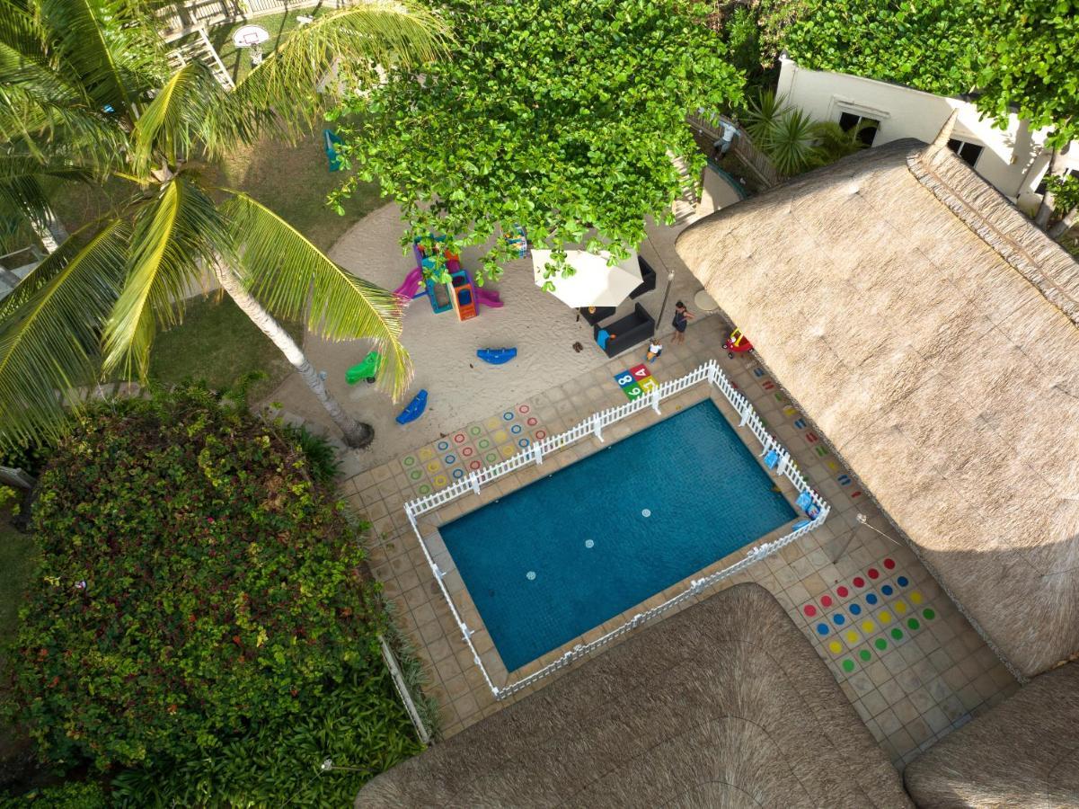 Constance Belle Mare Plage Luaran gambar Swimming pool at the school