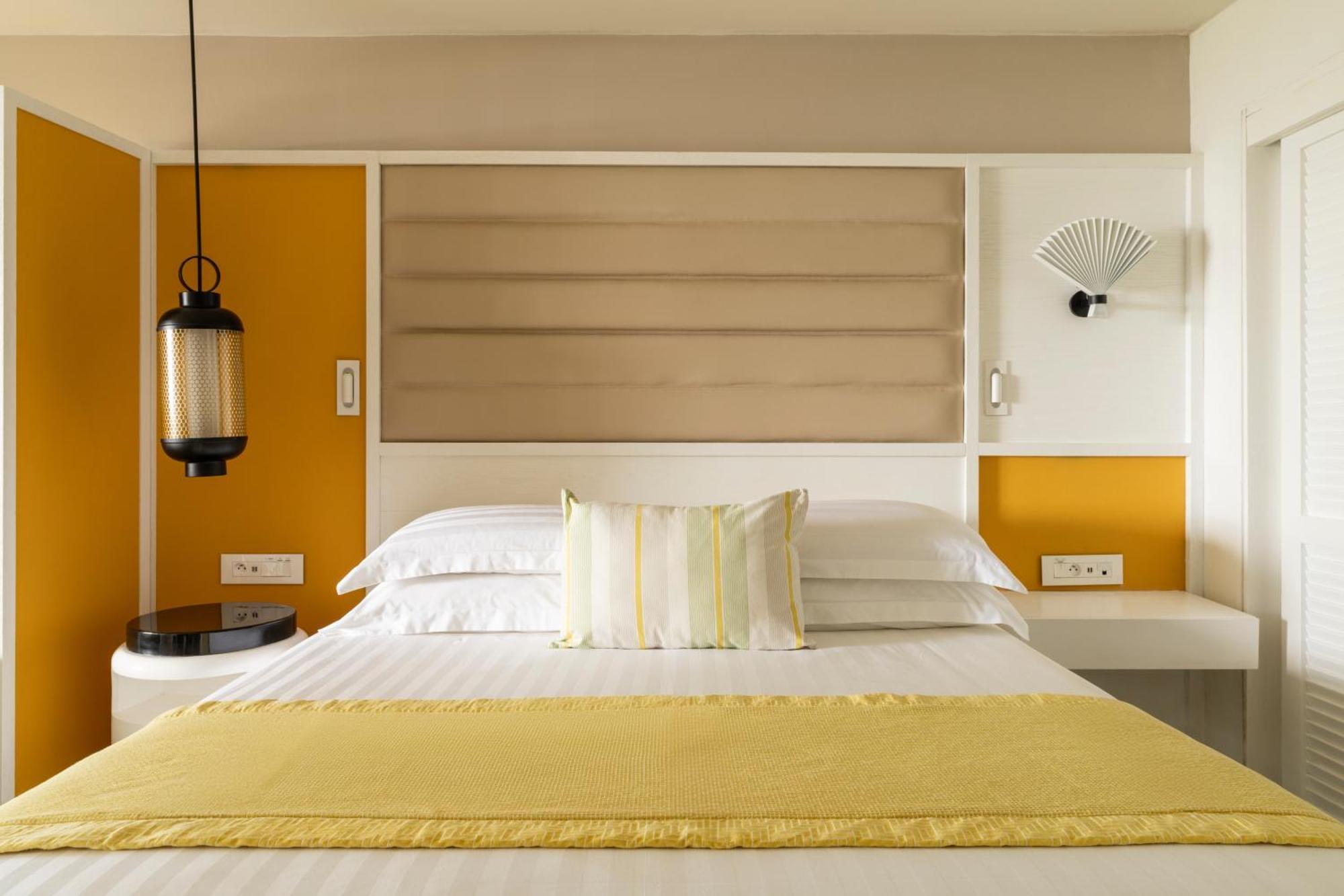 Constance Belle Mare Plage Luaran gambar A bedroom at the Taj Bengal