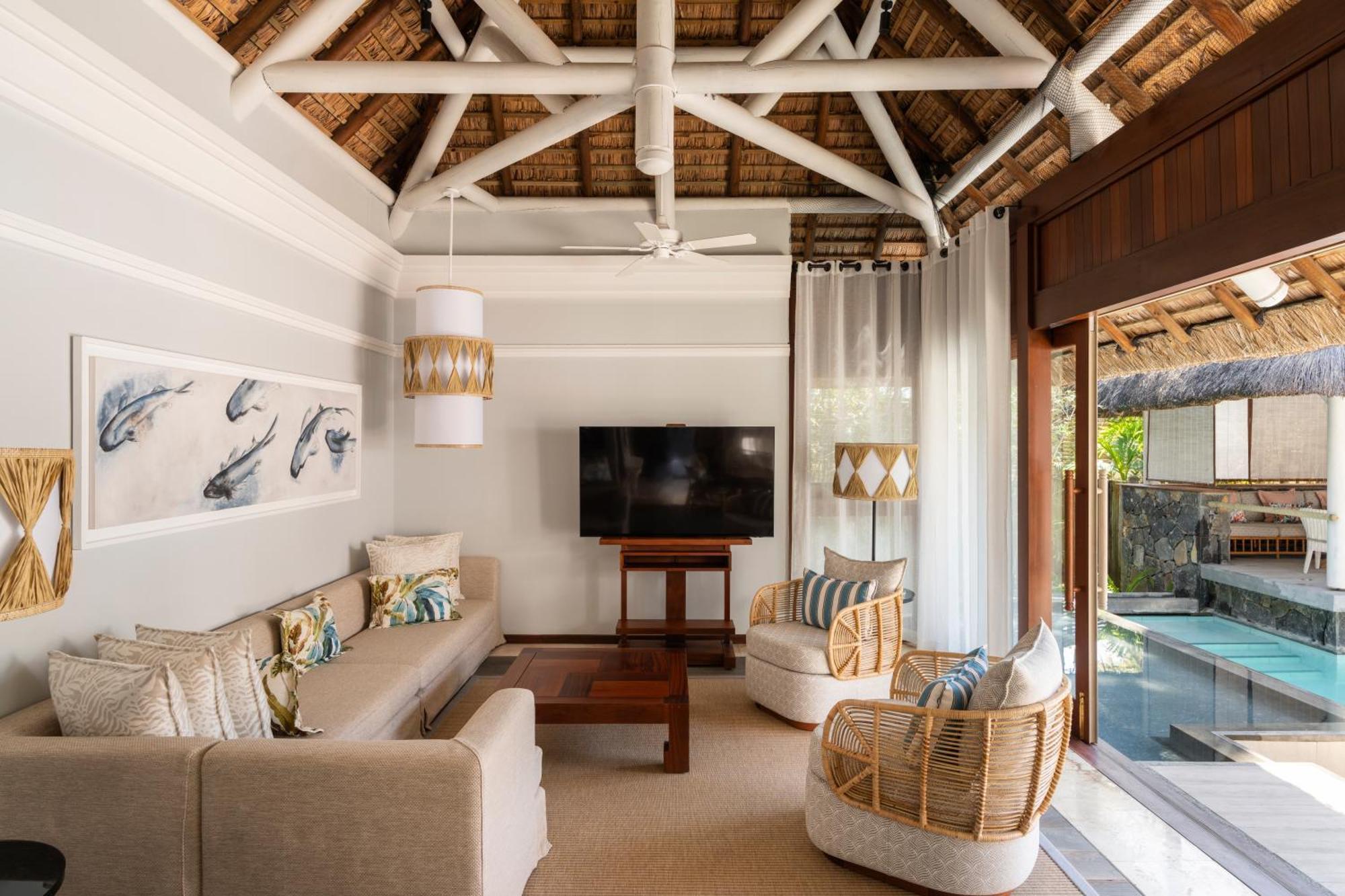 Constance Belle Mare Plage Luaran gambar Living room of a Beachfront Pool Villa